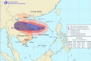 Bão số 10 di chuyển theo hướng Tây và mạnh thêm
