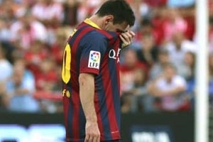Lionel Messi gặp họa trong ngày Barca lập kỷ lục