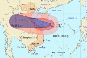 Bão số 10 có thể đổi hướng, đi hơi lệch lên phía Bắc