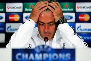 Jose Mourinho nổi cáu bỏ ngang họp báo trước trận