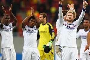 Chelsea thắng hủy diệt, Barcelona nhọc nhằn "trả hận"