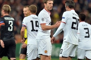 Thành Manchester buồn, PSG và Real Madrid đại thắng