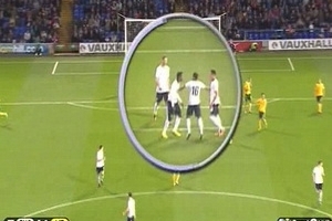 Sao trẻ của Man United suýt tẩn nhau ngay trên sân