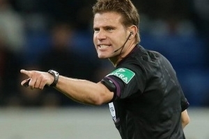 "Trọng tài ma" Felix Brych bắt trận AC Milan-Barca