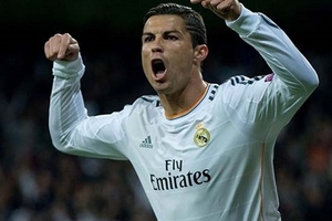 Lập cú đúp, Cris Ronaldo "vượt mặt" van Nistelrooy