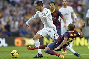 Phe Real Madrid tố Barcelona "ăn cắp chiến thắng"
