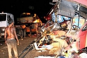 Cần xem xét cấm xe khách gường nằm đi đường dài