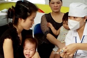 Không tạm dừng tiêm vắcxin Quinvaxem tại Ninh Bình