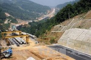 Phó Thủ tướng hối thúc tiến độ cao tốc Nội Bài-Lào Cai