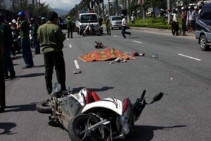 Va chạm với xe tải, 2 nữ sinh thiệt mạng