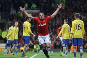 Video Robin van Persie lập công hạ đội bóng cũ Arsenal