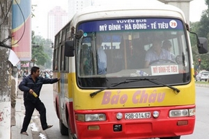 Trợ giá xe buýt tại Hà Nội: Ai hưởng lợi từ “bầu sữa” nghìn tỷ?