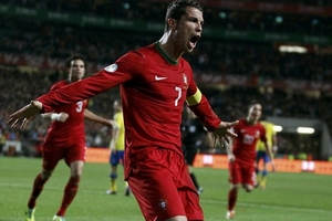 Ronaldo giúp BĐN hạ Thụy Điển, Pháp có nguy cơ bị loại