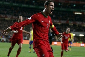 Video Ronaldo lập công, Bồ Đào Nha hạ Thụy Điển