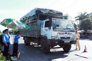Thủ tướng yêu cầu tăng cường kiểm soát tải trọng xe