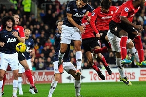 Video Manchester United "ôm hận" phút bù giờ