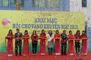 Khai mạc Hội chợ Vàng khuyến mại Hà Nội 2013