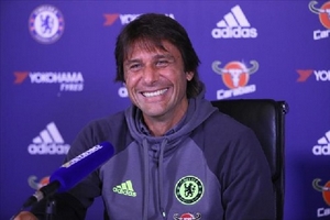 Chelsea trói chân Antonio Conte đến năm 2021