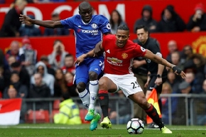 Man United có nguy cơ mất Valencia ở trận đấu với Chelsea