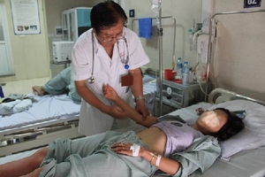 Hà Nội: Dịch sốt xuất huyết bùng phát chóng mặt khu Cầu Giấy