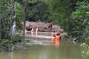 Đang khơi thông dòng chảy, nữ nhân viên thủy lợi bị lũ cuốn trôi