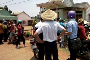 Chồng nhẫn tâm lấy dao đoạt mạng vợ rồi tự tử bất thành