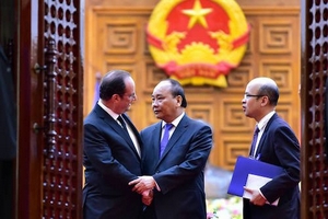 Món quà Thủ tướng Nguyễn Xuân Phúc tặng Tổng thống Pháp Hollande