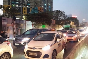 Sai lầm trong quy hoạch, Hà Nội đối mặt với hệ lụy “tắc đường”