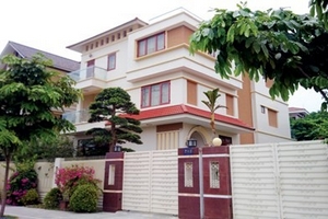 Khu “biệt thự quan chức” ở Lào Cai: Lại đấu giá đúng trình tự, thủ tục