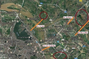 "Đổi hàng trăm ha đất lấy 5 cây cầu" ở Hà Nội: Sao không làm xong cầu này rồi đến cầu kia?