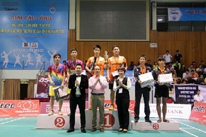 Giải Cầu lông Cúp Báo Tuổi trẻ Thủ đô thu hút 700 VĐV tranh tài