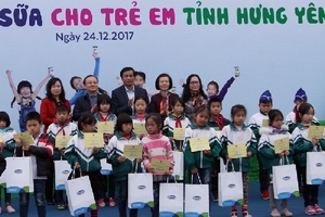 Vinamilk tặng hơn 70 nghìn ly sữa cho trẻ em tỉnh Hưng Yên