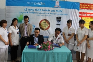 Karofi trao tặng 4,7 triệu lít nước tinh khiết cho bệnh nhân bệnh viện E