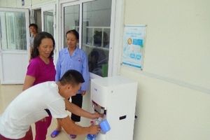 Đến bệnh viện "Nước quý như vàng"