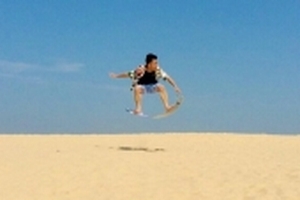 Sảng khoái với trải nghiệm trượt cát ở Quảng Bình