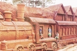 Tham quan đường hầm điêu khắc đất sét độc đáo ở Đà Lạt