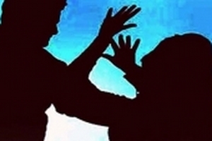 Vợ bắn chết chồng vì tội cả gan cưỡng hiếp con dâu