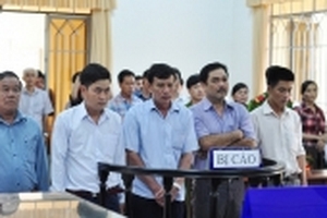 5 bảo vệ rừng huỷ hoại tài sản của người tố cáo ‘cát tặc’ tiếp tục hầu toà