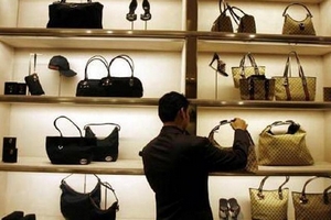 Doanh số bán hàng xa xỉ phẩm ước tăng 2-4% trong năm nay