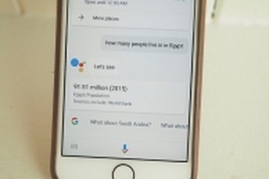 Người dùng iPhone 2017 có thể chọn Google Assistant làm trợ lý mặc định thay Siri
