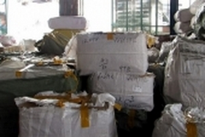 Phát hiện nhiều container chứa hàng thời trang nhái các thương hiệu nổi tiếng