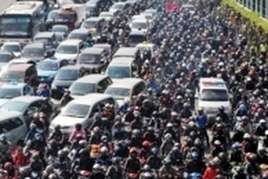 Thứ trưởng Giao thông: Hạn chế xe máy phải trả lời câu hỏi của dân