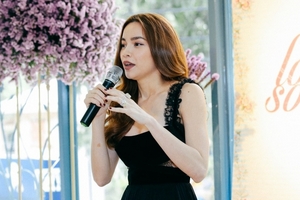 Hồ Ngọc Hà mang 'con cưng' đến Mỹ, Úc và châu Âu