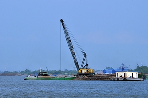 Hàng loạt công trình giao thông miền Tây đình trệ vì ‘đói’ cát