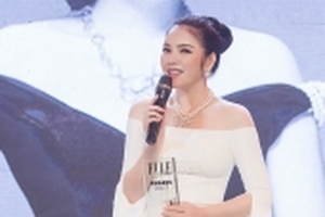 Vượt mặt Mỹ Tâm, Ngô Thanh Vân, Lý Nhã Kỳ trở thành 'Người phụ nữ của năm'