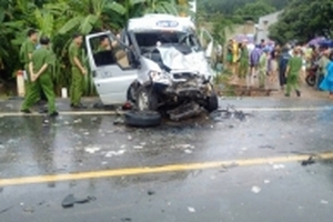 Hai xe khách đấu đầu ở Kon Tum: Thêm một người tử vong