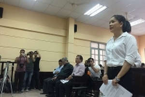 'Nóng' phiên tòa xử vụ Ngọc Trinh kiện Nhà hát Kịch TP HCM