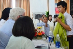 Áo khoác 'biến hình' thành túi ngủ, ba lô đựng đồ dùng