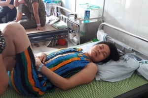 Cô giáo bị liệt sau khi tiêm: BVĐK tỉnh Hà Giang 'đổ lỗi' tại người bệnh?