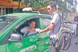 Có hay không bất bình đẳng giữa taxi và Uber, Grab?